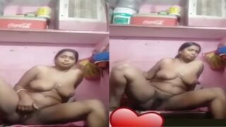 Desi Village Wife Nude Pussy Fingering Show